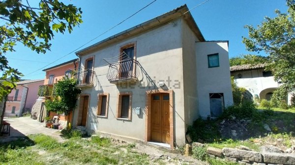 casa semindipendente in vendita a Pontelandolfo in zona Grotte