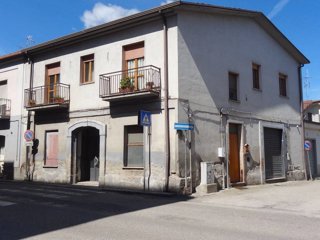 negozio in vendita a San Giorgio del Sannio in zona Ginestra