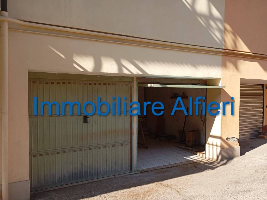 box auto in vendita a San Giorgio del Sannio in zona Ginestra