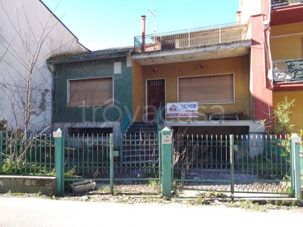 casa indipendente in vendita a San Leucio del Sannio