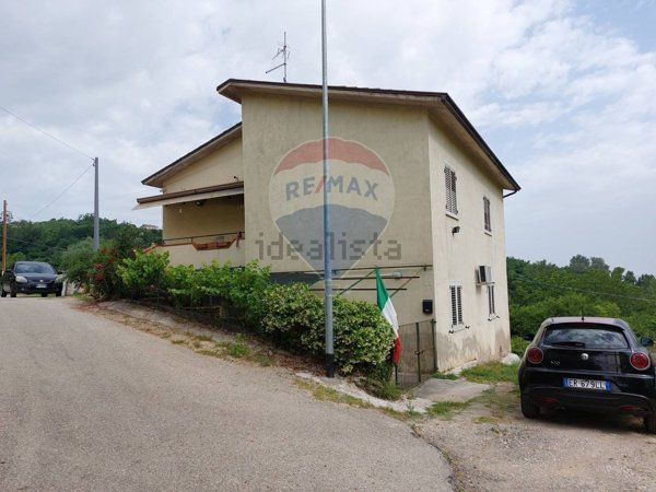 casa indipendente in vendita a San Leucio del Sannio in zona Vardaro/Alvanelle