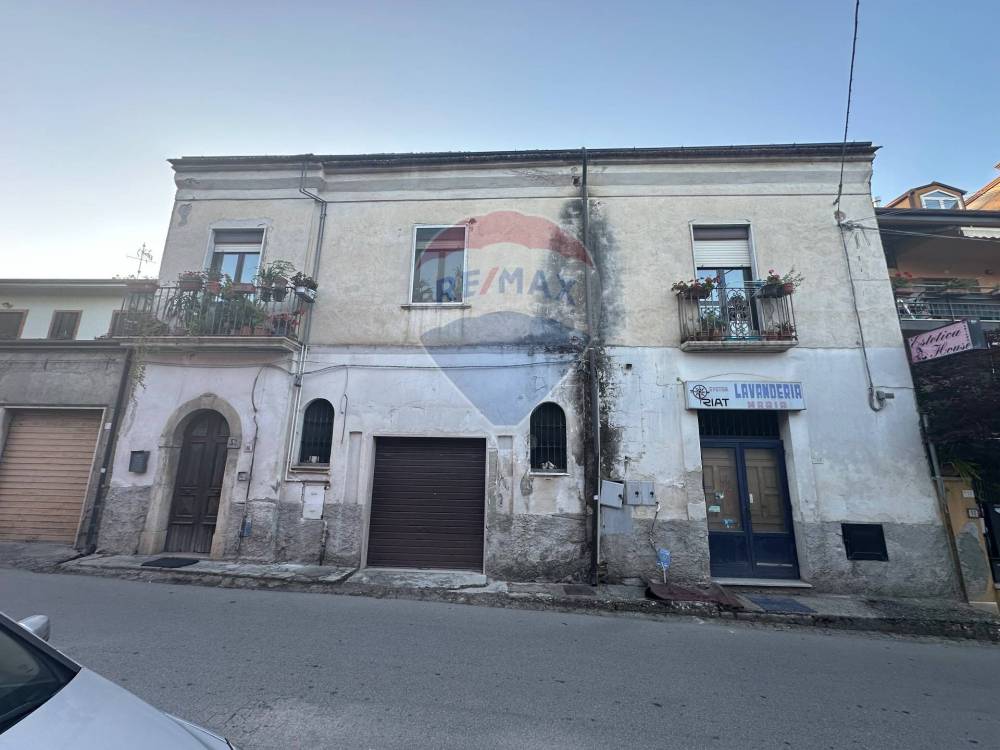 casa semindipendente in vendita a San Leucio del Sannio