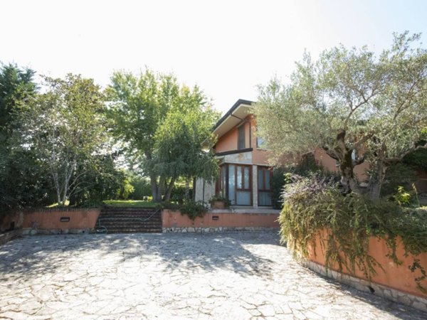 casa indipendente in vendita a San Leucio del Sannio