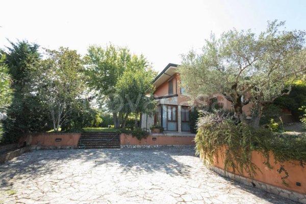 casa indipendente in vendita a San Leucio del Sannio