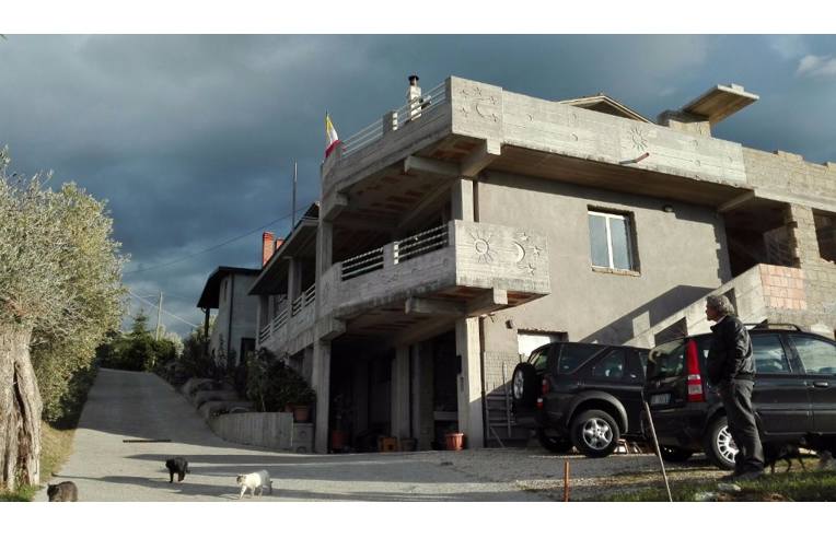 casa indipendente in vendita a San Leucio del Sannio