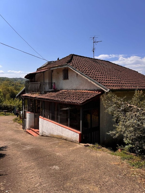 casa indipendente in vendita a San Leucio del Sannio
