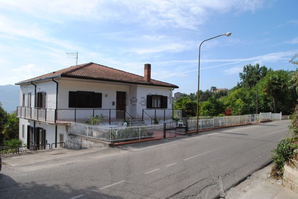 appartamento in vendita a San Leucio del Sannio in zona Valle