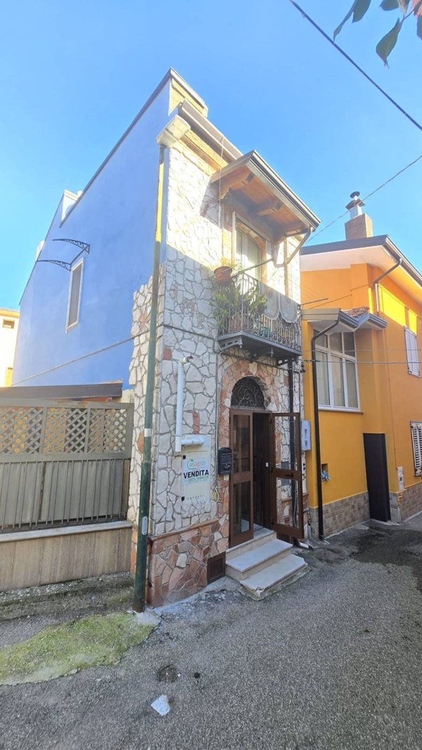casa indipendente in vendita a San Leucio del Sannio