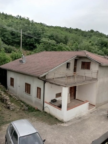 casa indipendente in vendita a San Leucio del Sannio