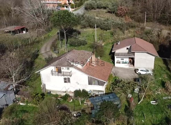 casa indipendente in vendita a San Leucio del Sannio in zona Feleppi