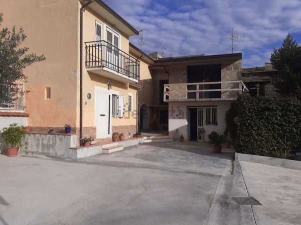 quadrivano in vendita a San Leucio del Sannio in zona Amicoli