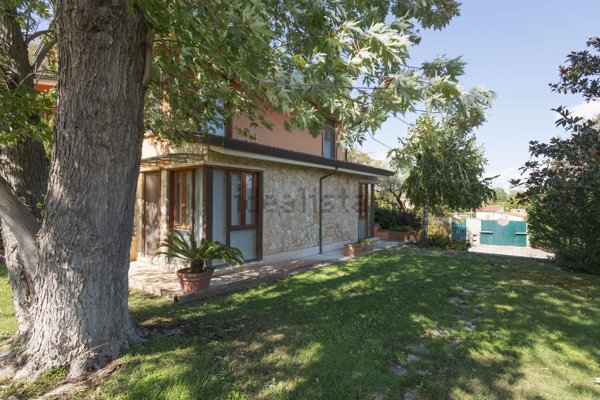 casa indipendente in vendita a San Leucio del Sannio in zona Verdini