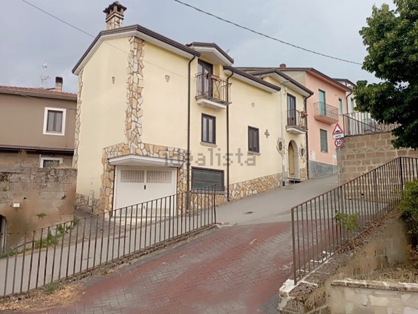 appartamento in vendita a San Leucio del Sannio in zona Amicoli