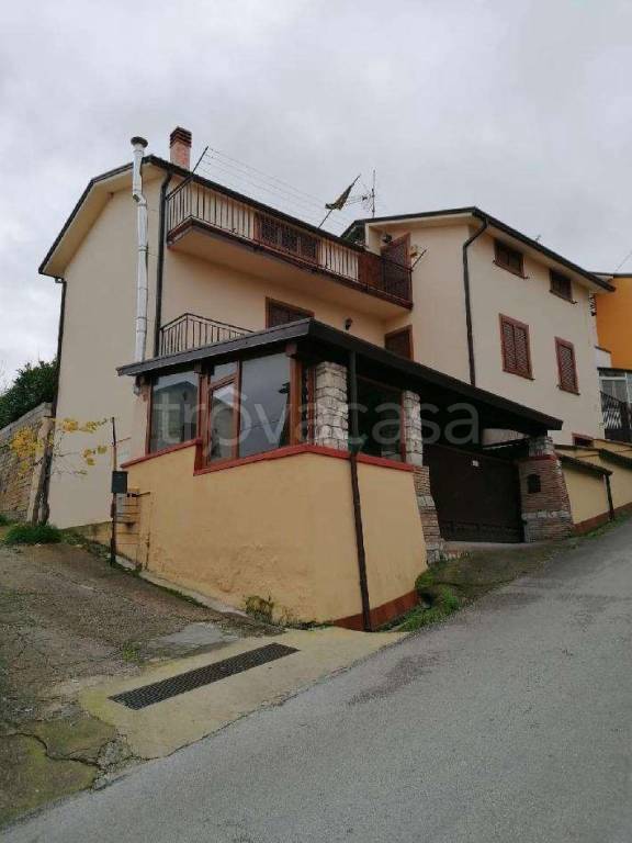 casa indipendente in vendita a San Leucio del Sannio in zona Maccabei