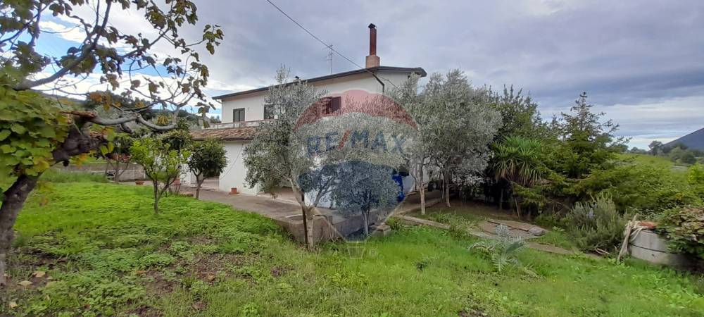 casa indipendente in vendita a San Lorenzello