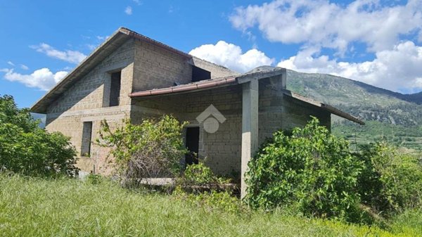 casa indipendente in vendita a San Lorenzello