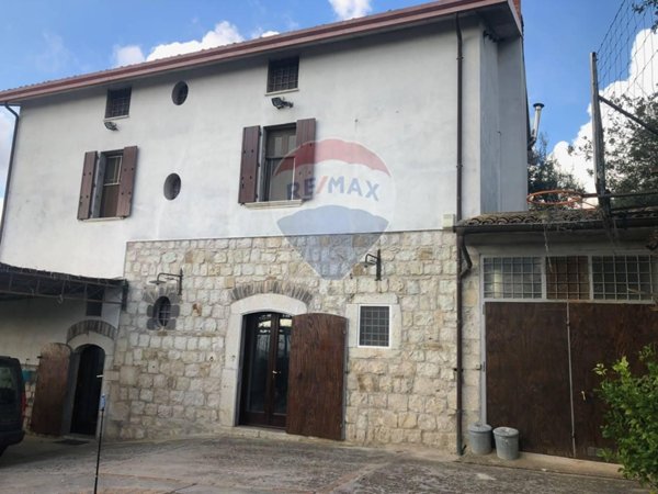 casa indipendente in vendita a San Lorenzello