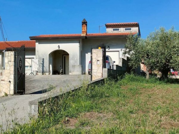 casa indipendente in vendita a San Lorenzello