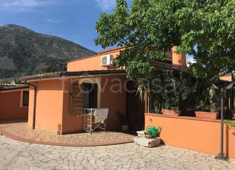 casa indipendente in vendita a San Lorenzello