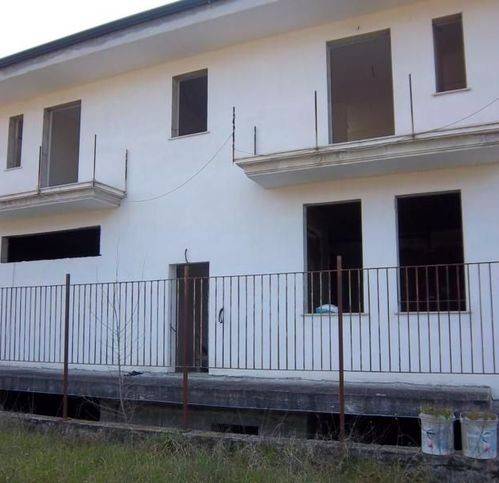 casa indipendente in vendita a San Lorenzello