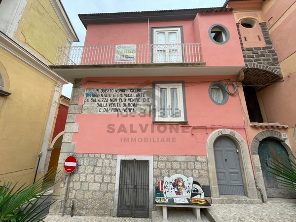 casa indipendente in vendita a San Lorenzello