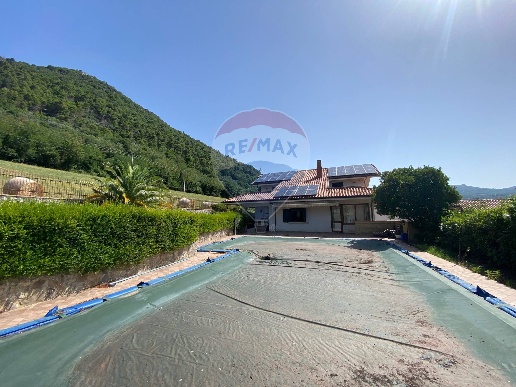 casa indipendente in vendita a San Lorenzello
