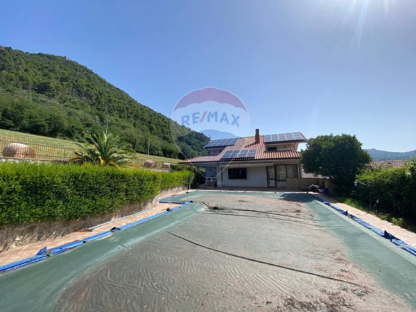 casa indipendente in vendita a San Lorenzello