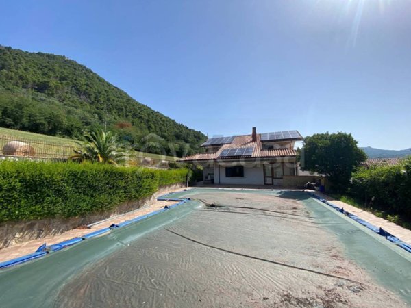 casa indipendente in vendita a San Lorenzello