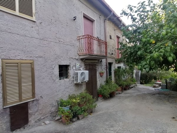 casa indipendente in vendita a San Lorenzello