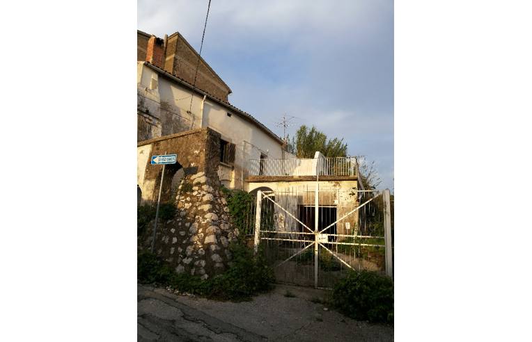 casa indipendente in vendita a San Lorenzello