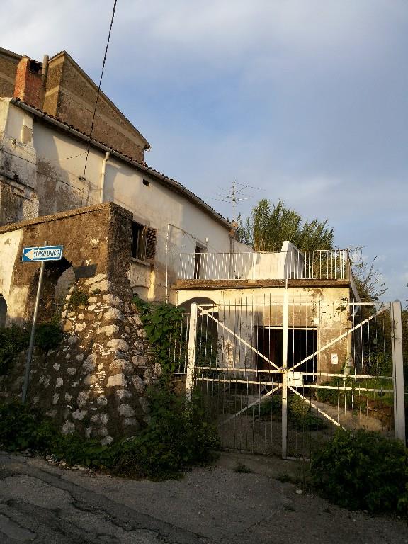 casa indipendente in vendita a San Lorenzello
