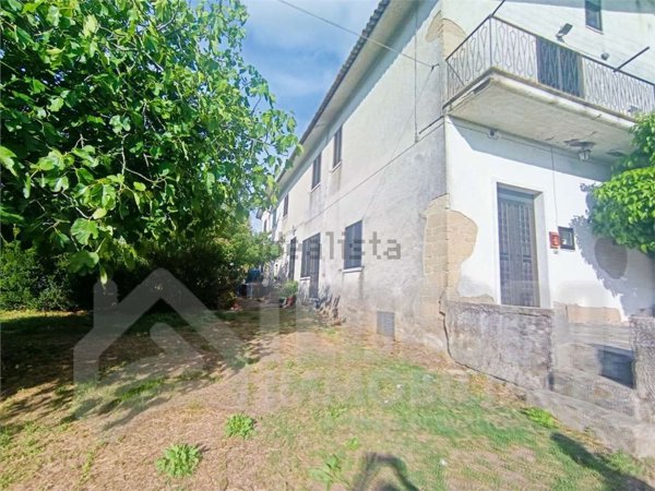 esavano in vendita a San Lorenzello