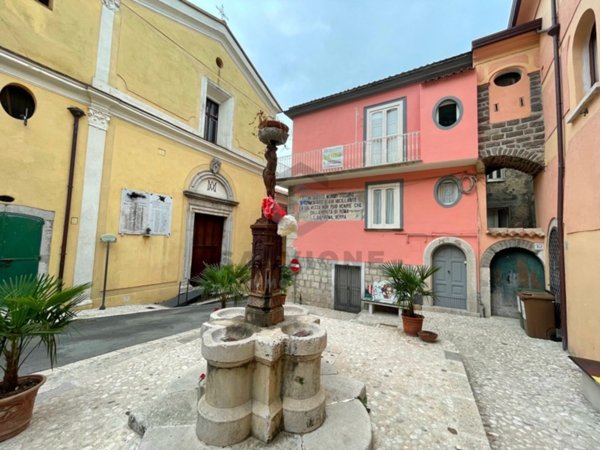 casa indipendente in vendita a San Lorenzello