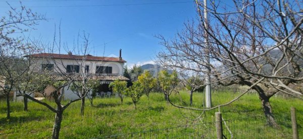 casa indipendente in vendita a San Lorenzello