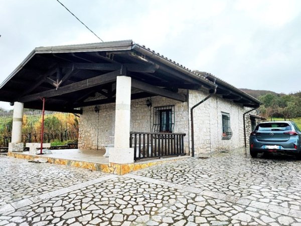 casa indipendente in vendita a San Lupo
