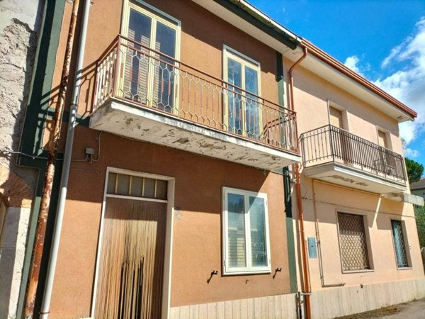 casa indipendente in vendita a San Marco dei Cavoti in zona Rocce