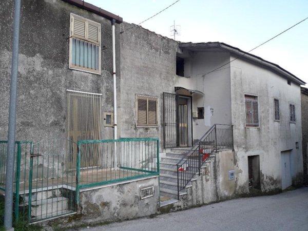 casa indipendente in vendita a San Martino Sannita in zona Cucciano