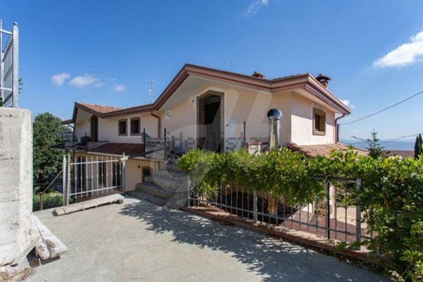 quadrivano in vendita a San Nazzaro