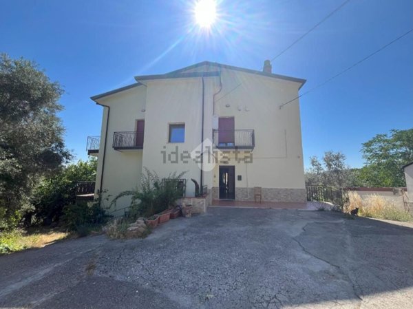 casa indipendente in vendita a San Nazzaro