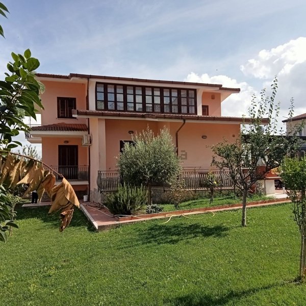 casa indipendente in vendita a San Nazzaro