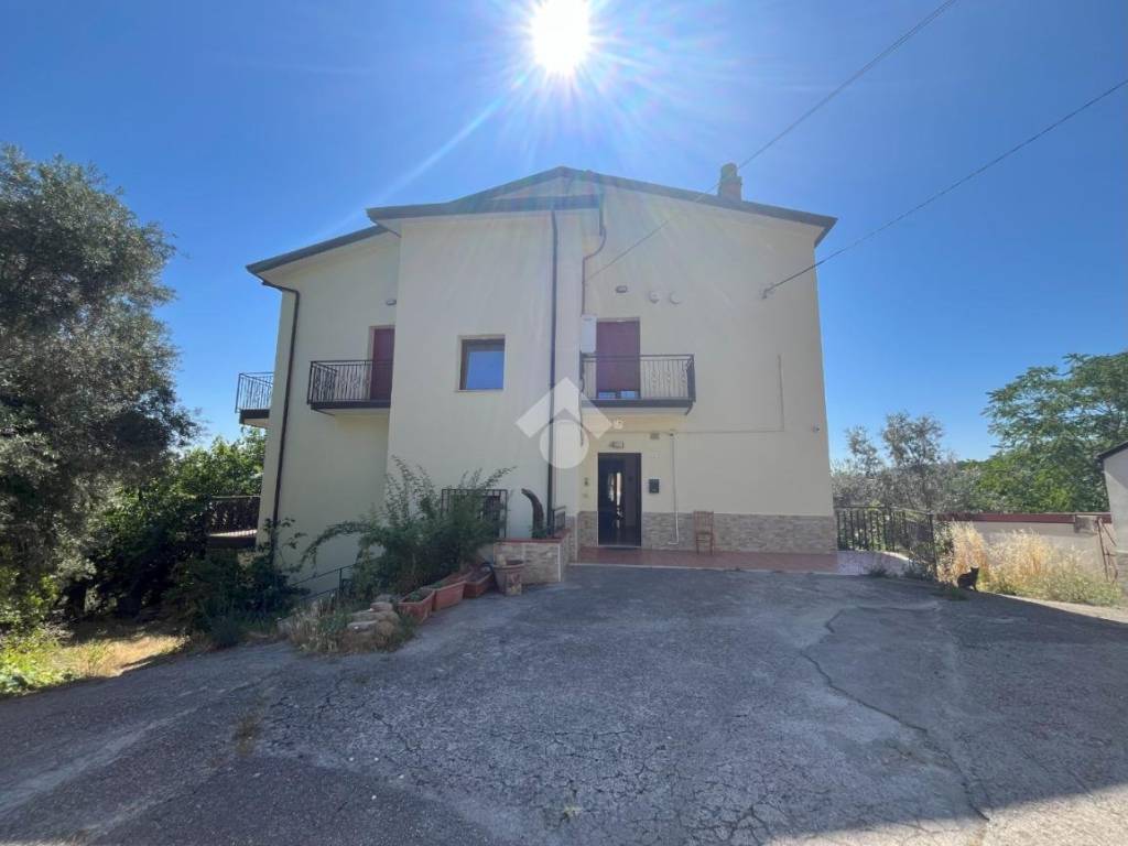 casa indipendente in vendita a San Nazzaro