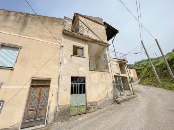 intera palazzina in vendita a San Nicola Manfredi in zona Pagliara