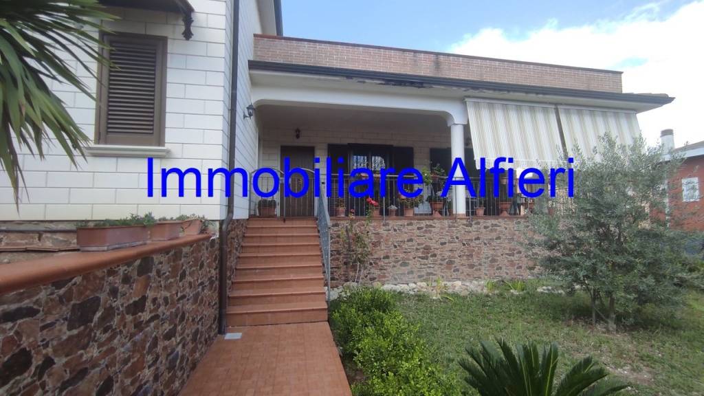 casa indipendente in vendita a San Nicola Manfredi in zona Iannassi