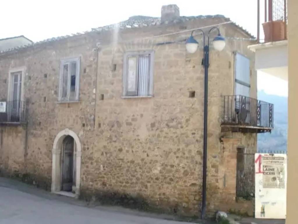 casa indipendente in vendita a San Nicola Manfredi in zona Santa Maria a Toro