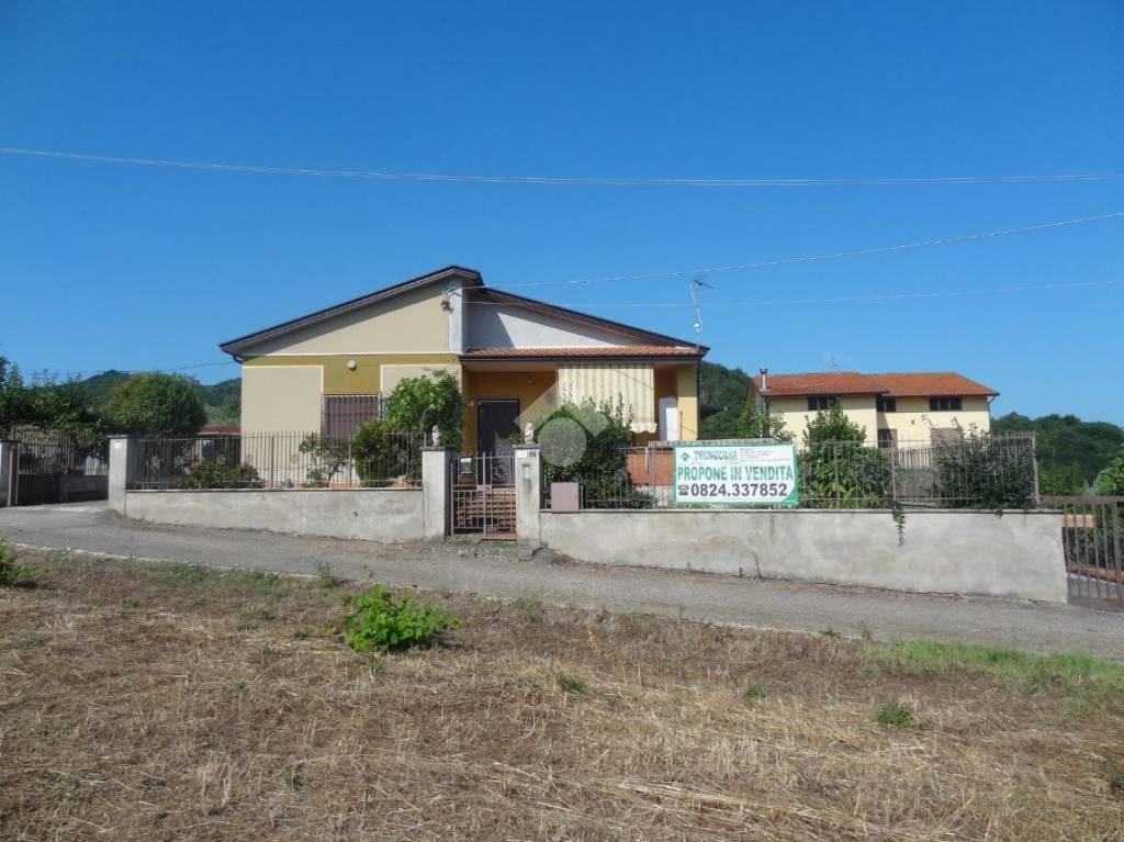 casa indipendente in vendita a San Nicola Manfredi in zona Santa Maria Ingrisone