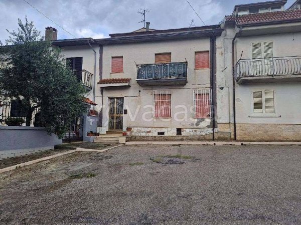 casa indipendente in vendita a San Nicola Manfredi in zona Monterocchetta