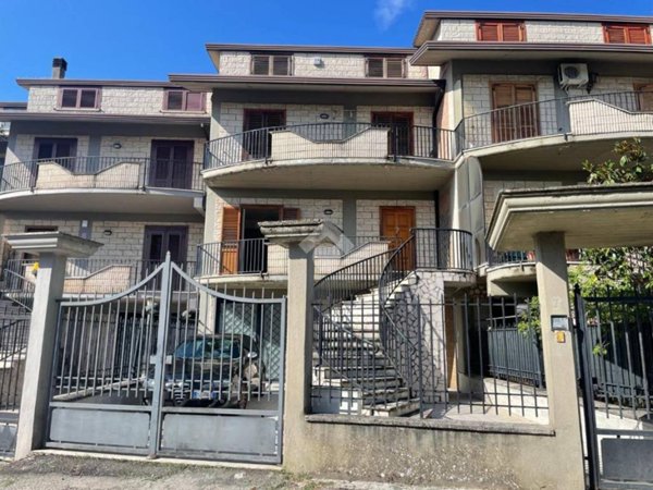 casa indipendente in vendita a San Nicola Manfredi in zona Iannassi