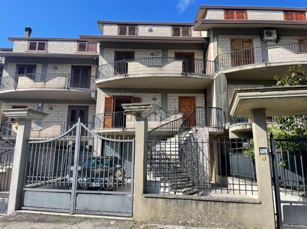 casa indipendente in vendita a San Nicola Manfredi in zona Iannassi