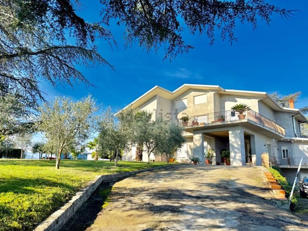 casa indipendente in vendita a San Nicola Manfredi