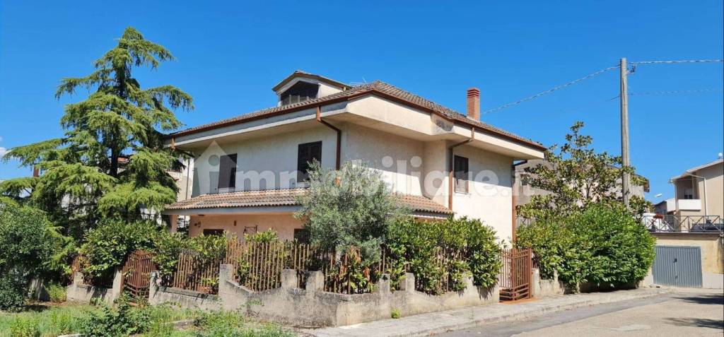 casa indipendente in vendita a San Nicola Manfredi in zona Santa Maria Ingrisone